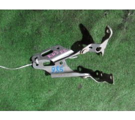 Кронштейн капота