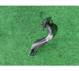 Кронштейн капота