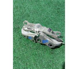 Кронштейн капота