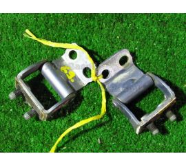 Петли на дверь