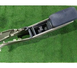 Бардачок между сиденьями