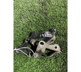 Кронштейн капота