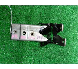 Кронштейн капота