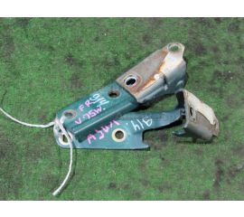 Кронштейн капота