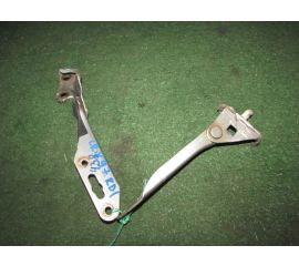 Кронштейн капота