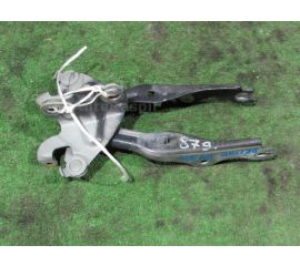 Кронштейн капота