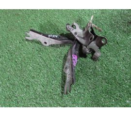 Кронштейн капота