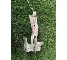 Кронштейн капота