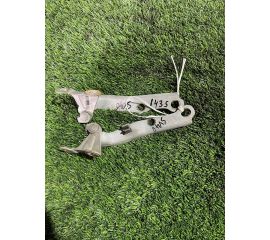 Кронштейн капота