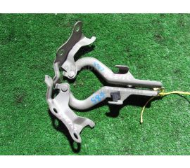 Кронштейн капота