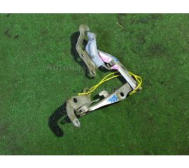 Кронштейн капота