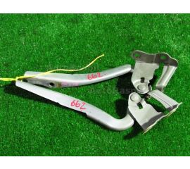 Кронштейн капота