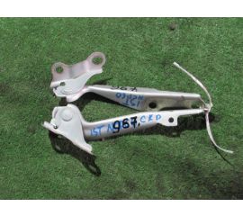 Кронштейн капота