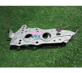 Крепление автомагнитолы