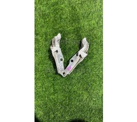 Кронштейн капота