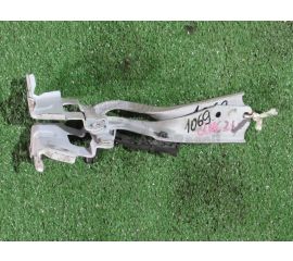 Кронштейн капота