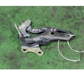 Кронштейн капота