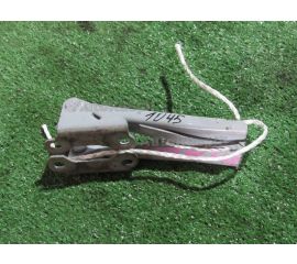 Кронштейн капота