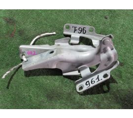 Кронштейн капота