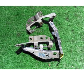 Кронштейн капота