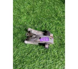 Кронштейн капота