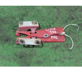 Кронштейн капота