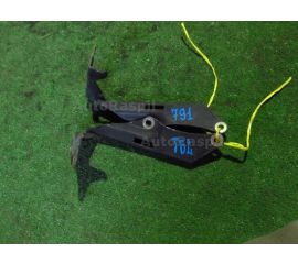 Кронштейн капота