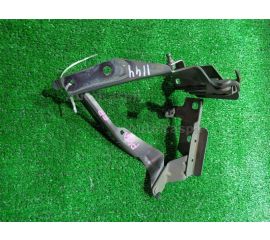 Кронштейн капота