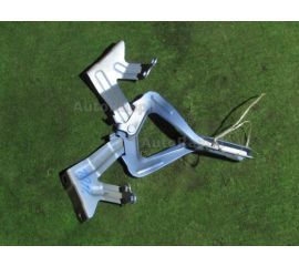 Кронштейн капота