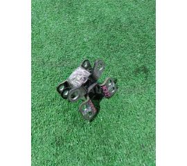 Кронштейн капота