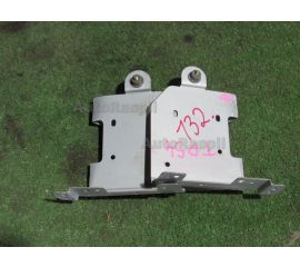 Крепление автомагнитолы