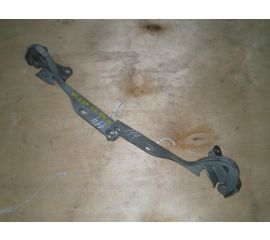 Кронштейн капота