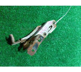 Кронштейн капота