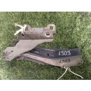 Кронштейн капота Nissan SERENA CC25 MR20DE