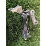 Кронштейн капота Nissan SERENA CC25 MR20DE