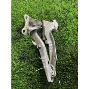 Кронштейн капота Toyota OPA ZCT10 1ZZFE