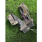 Кронштейн капота Nissan PRESAGE HU30 VQ30DE