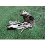 Кронштейн капота Nissan SERENA TC24 QR20DE