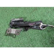 Кронштейн капота Nissan CUBE YZ11 HR15DE