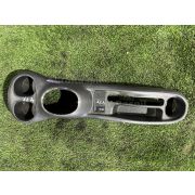 Бардачок между сиденьями Toyota VITZ SCP13 2SZFE