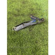 Кронштейн капота Subaru FORESTER SG5 EJ205