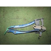 Кронштейн капота Toyota RACTIS NCP100 1NZFE
