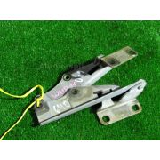 Кронштейн капота Nissan PRIMERA WHP11 SR20DE