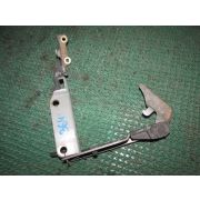 Кронштейн капота Nissan LAUREL GC35 RB25DE