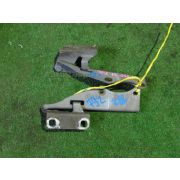 Кронштейн капота Nissan PRIMERA WHP11 SR20DE