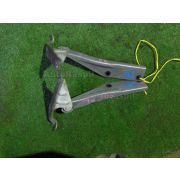 Кронштейн капота Subaru FORESTER SG5 EJ205