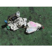 Замок двери Nissan LARGO NW30 KA24DE