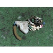 Замок двери Nissan LIBERTY PM12 SR20DE