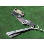 Кронштейн капота Nissan PRIMERA HP11 SR20DE