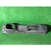 Бардачок между сиденьями Nissan MARCH YK12 HR15DE